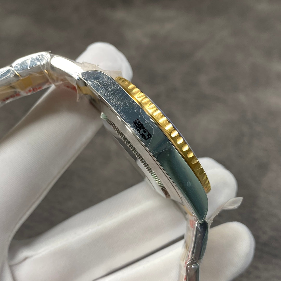 Blue Gold Dial Automatic Diver Watch 40 mm