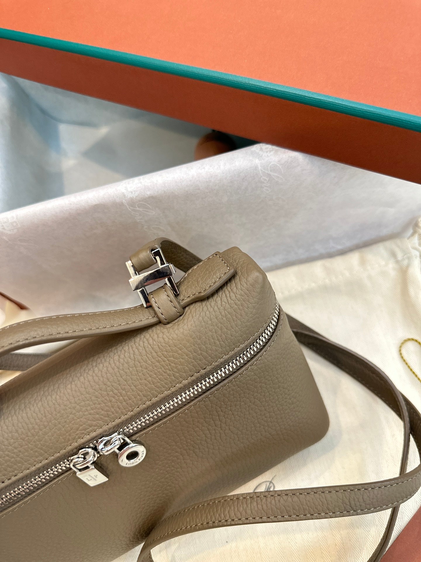 Saddle 19 Loro Leather Bag