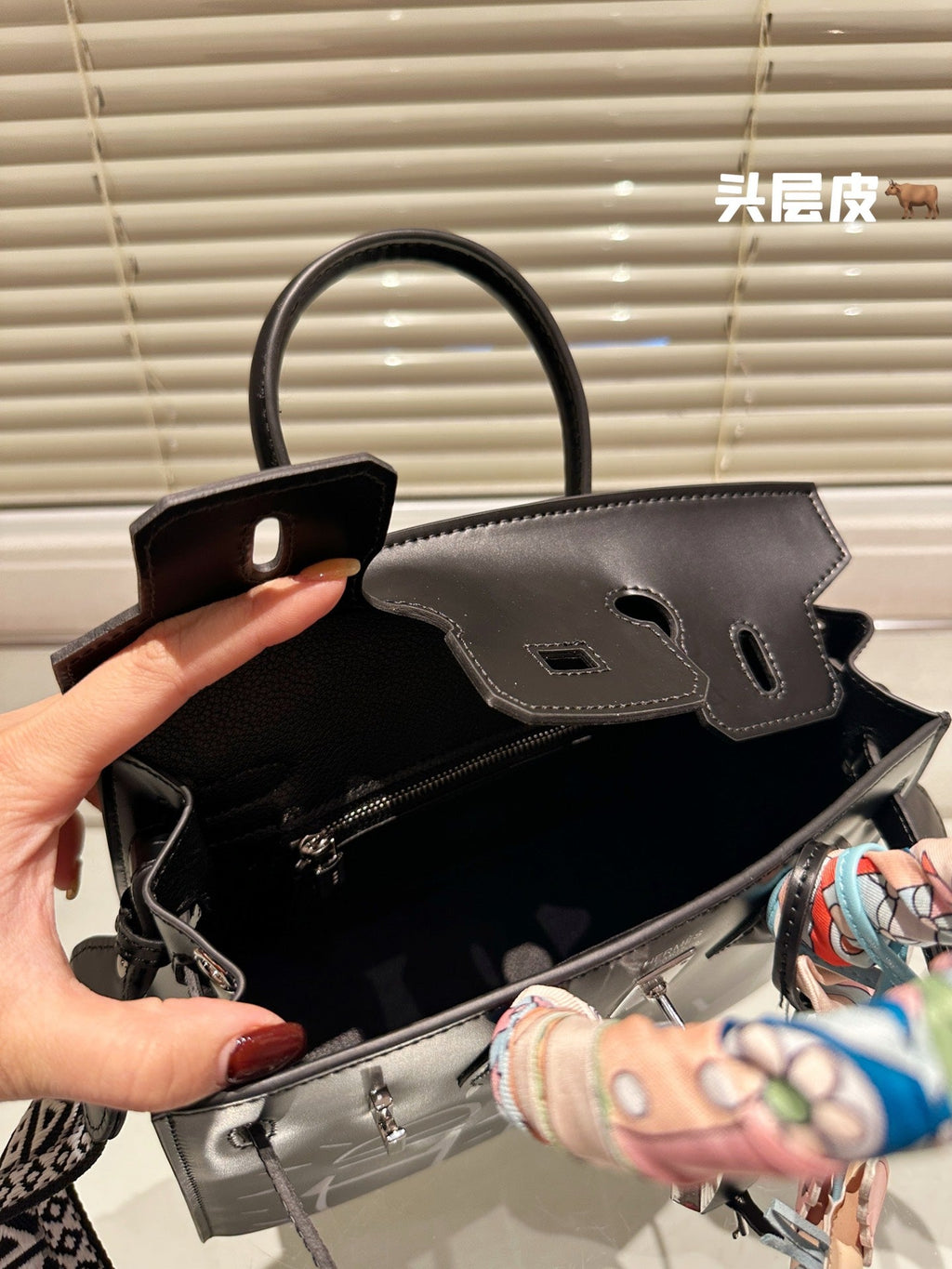 25 Litchi Leather – Premium Edition